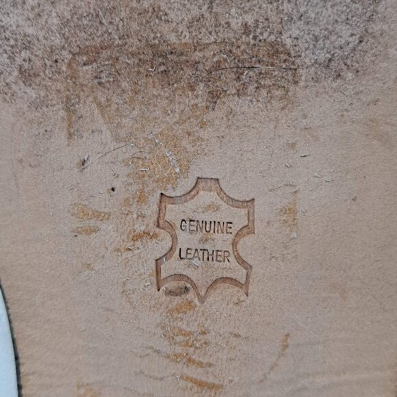 Array Size 5.5M White Leather Loafer Flats Black Trim and Bow and Tassel Detail - Picture 11 of 13